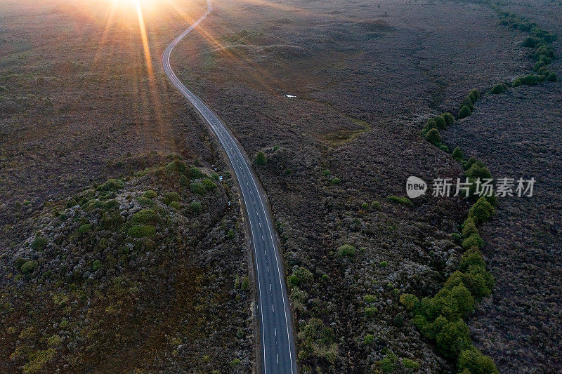 黎明时分，在前往新西兰国家公园鲁阿佩胡山的路上