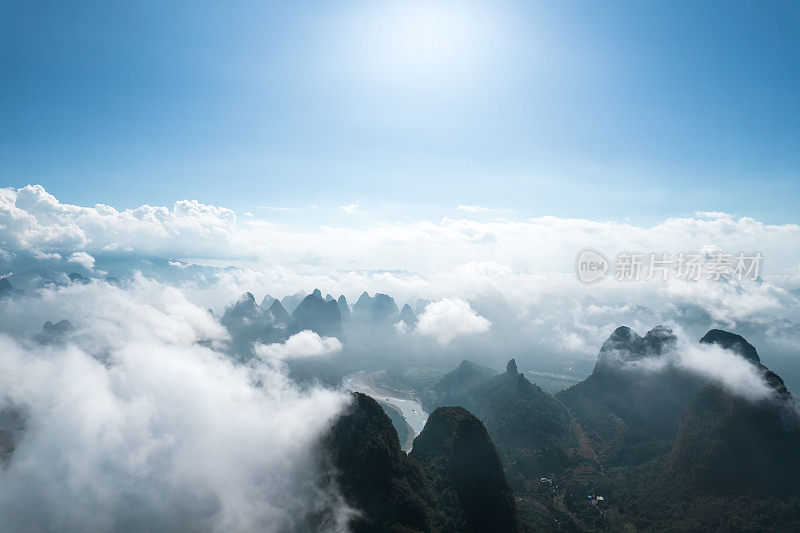 桂林阳朔县雾天大景观鸟瞰图