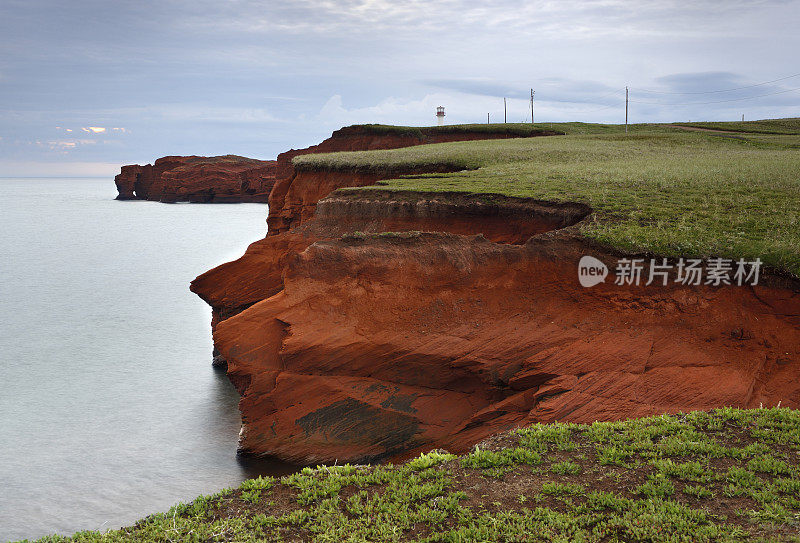 日落时的赤壁和海滩