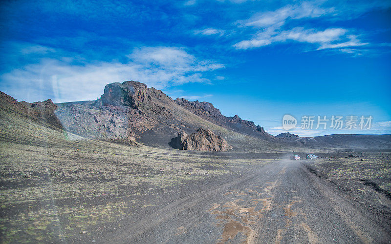 冰岛夏季穿越Landmannalaugar景观的道路