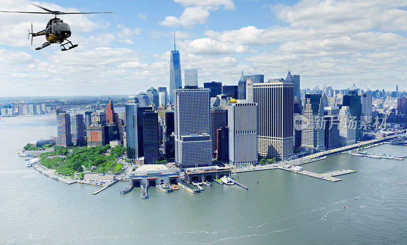 直升机游览纽约市。