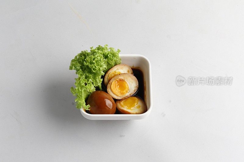 老抽日本熔岩红烧鸡蛋黄白桌碗中中国凉茶亚洲餐厅宴会咖啡馆菜肴清真食品菜单