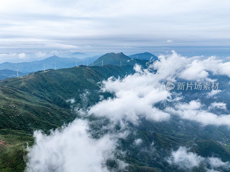 山区风电场云和雾的航空摄影