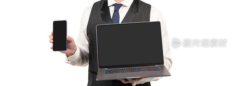 男人展示笔记本电脑和智能手机隔离在白色背景，展示