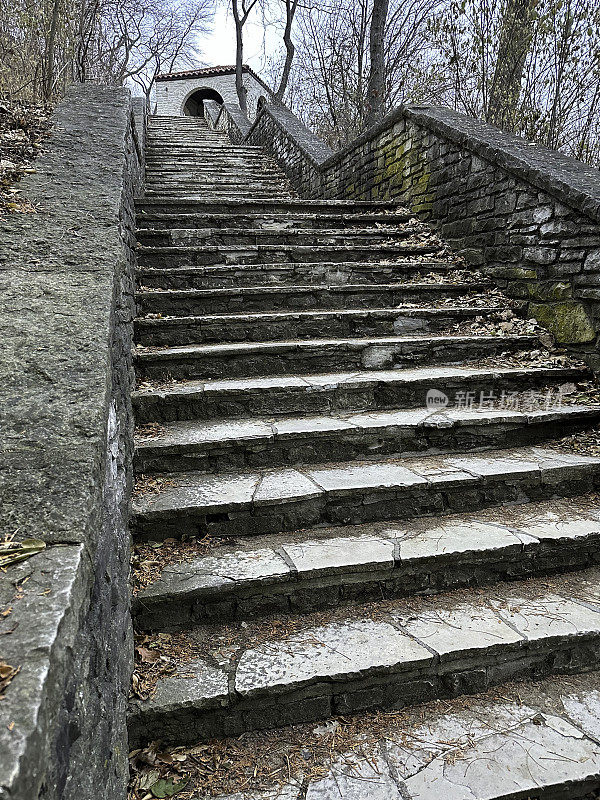 古老的石头楼梯