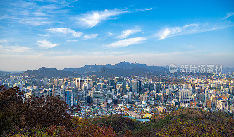 韩国首尔的天际线是一个阳光明媚的日子