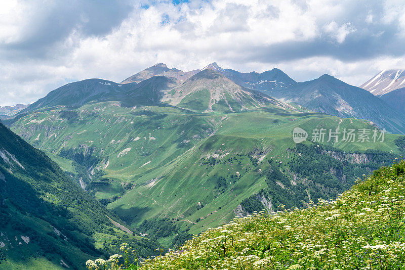 格鲁吉亚卡兹贝吉的高加索山脉