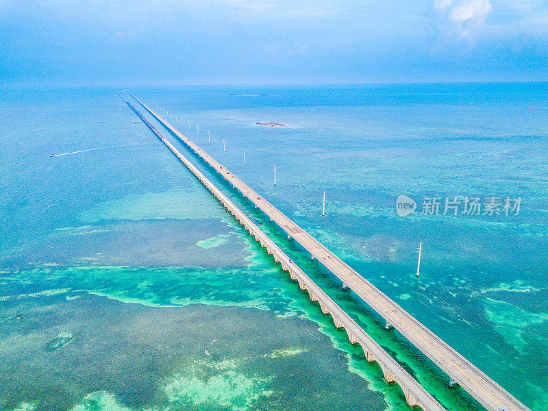 佛罗里达群岛七英里大桥的航拍照片
