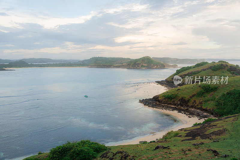 龙目岛海上日落的美景