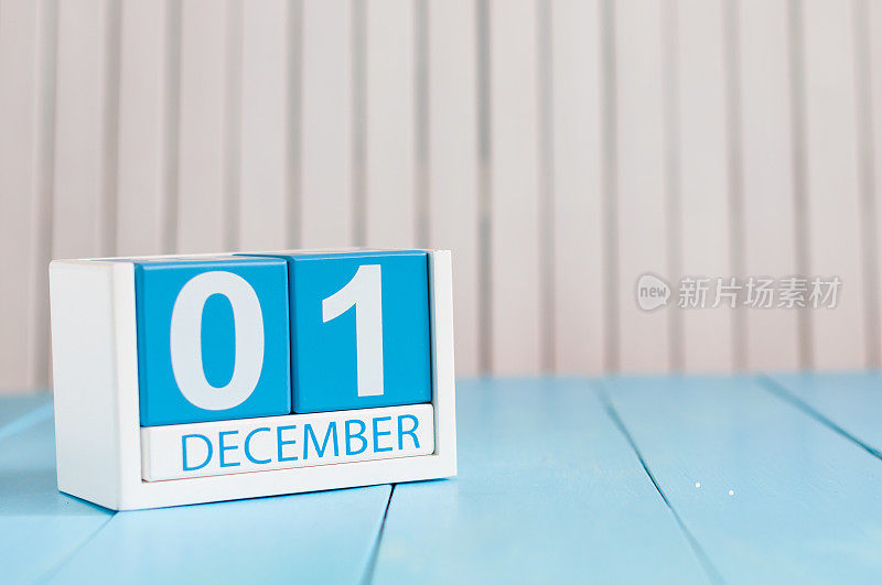 12月1日。月1日，日历以木为背景
