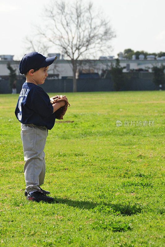 孩子打棒球