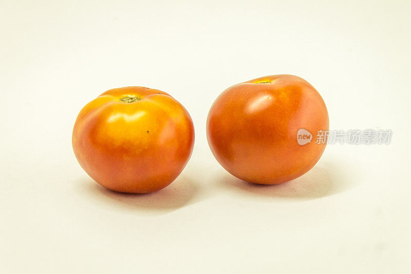 两个红色tomatoe