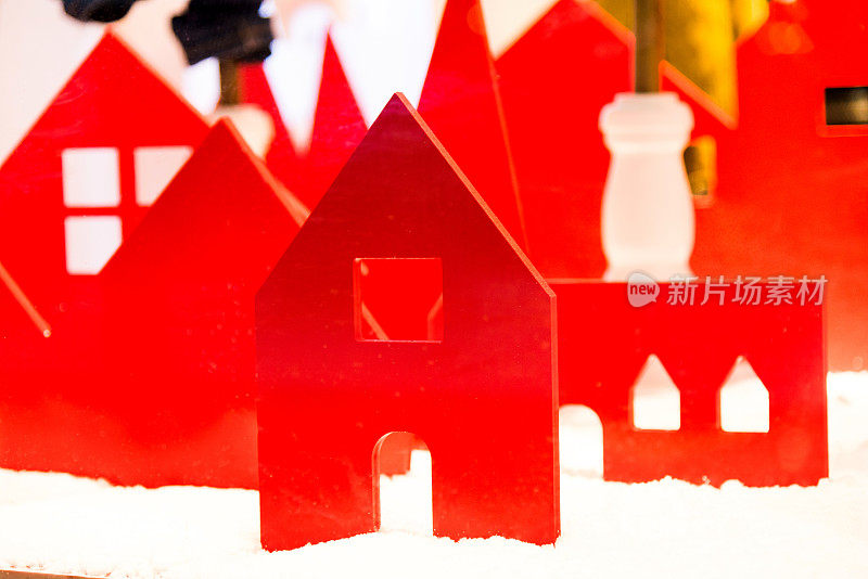 一群红房子的标志