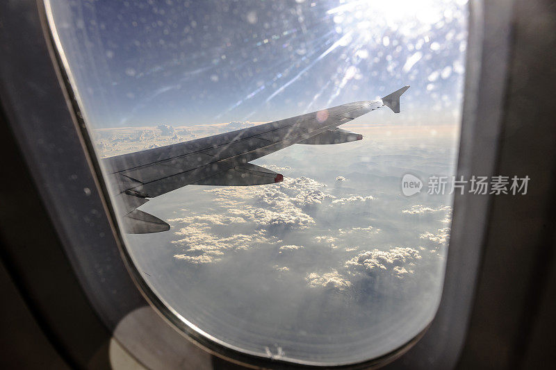 从飞机窗口看到的景象，奥地利，欧洲
