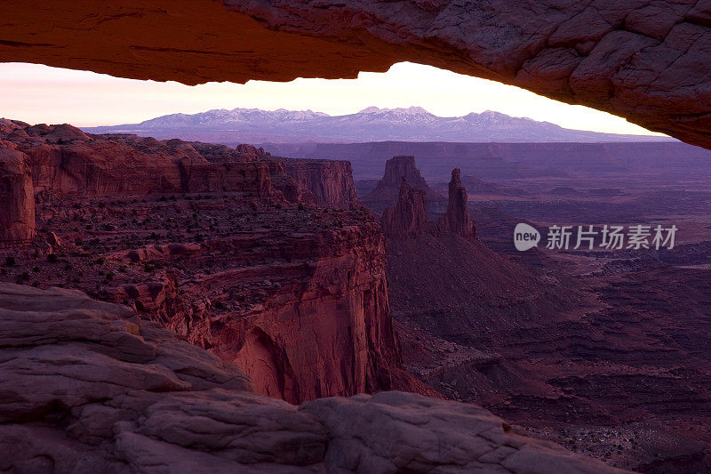 黎明，梅萨拱门，峡谷地国家公园