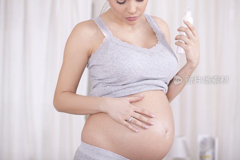 孕期皮肤护理:年轻孕妇使用体霜