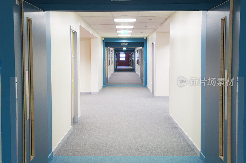 现代中学走廊