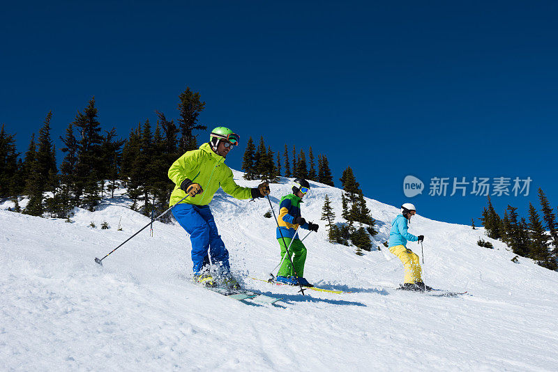 家庭滑雪度假