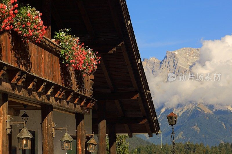 面对Zugspitze山的高山小屋