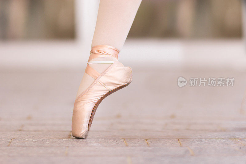 芭蕾舞女演员的脚尖舞