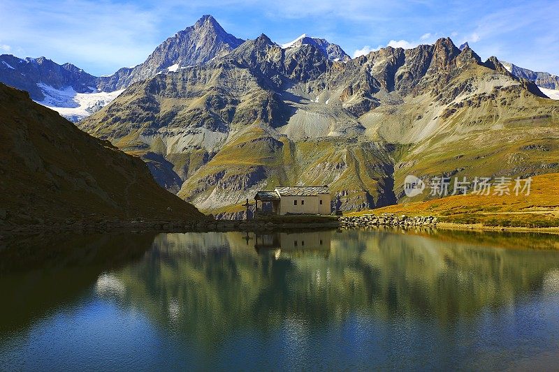 瑞士阿尔卑斯山，舒瓦兹湖倒影，阿尔卑斯草甸教堂，泽马特