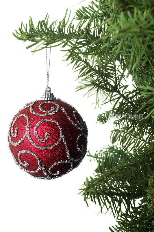 挂在树上的圣诞装饰品