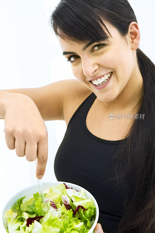 年轻女性节食