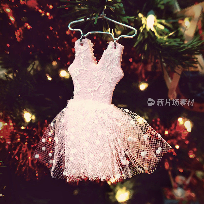 粉色芭蕾舞女演员装饰芭蕾舞裙装饰圣诞树