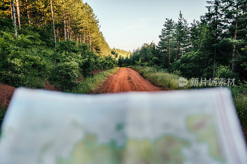 自然的路线。旅游指南地图，假日旅游