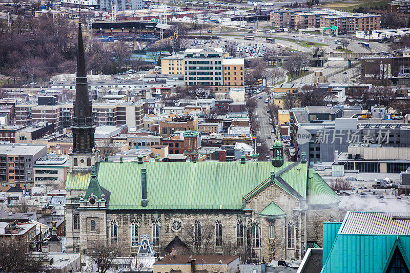 魁北克市的城市景观，Québec的加拿大省的首府城市，它成立于1608年，历史建筑紧邻现代建筑。