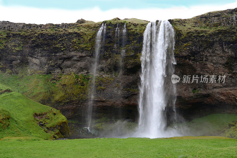 在冰岛Seljalandsfoss