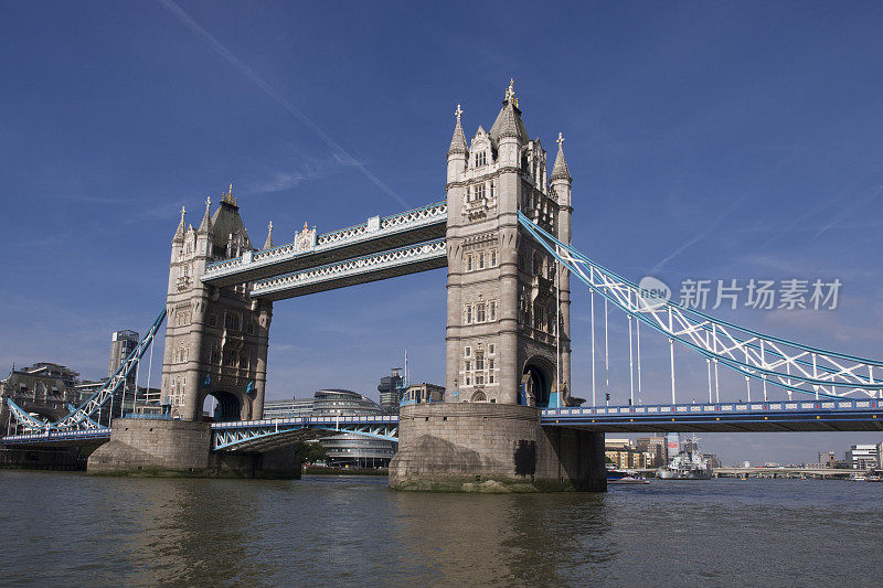 英国伦敦的塔桥和泰晤士河