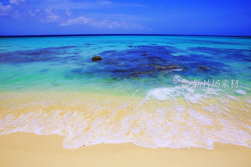 田园诗般的岚热带绿松石海滩，阿鲁巴-阳光蓝色泻湖，夏天的天堂，荷属安的列斯群岛，加勒比海蓝色的海