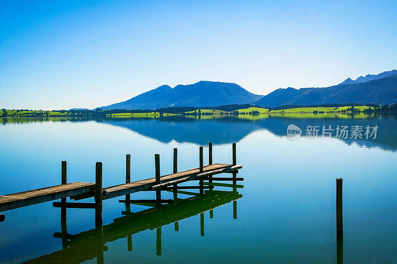 德国巴伐利亚州的福格森湖在夏季Füssen附近，山Säuling,Ost-Allgäu