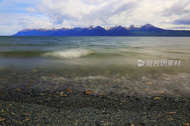 模糊的海湾水-长期暴露乌斯怀亚景观-火地岛，阿根廷