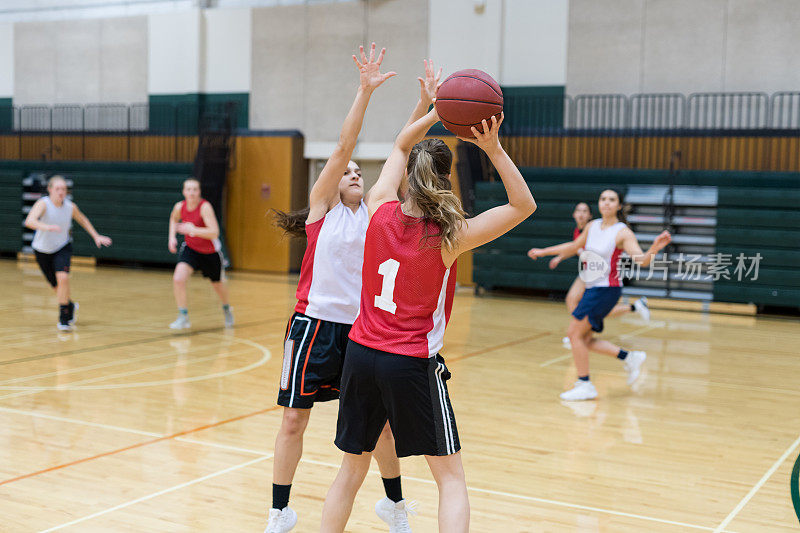 女子学院篮球训练
