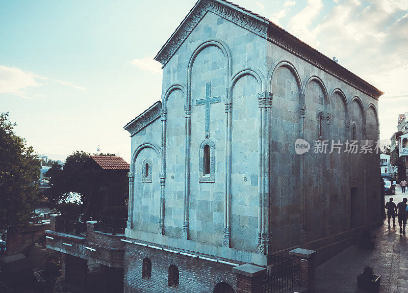 格鲁吉亚第比利斯——2018年7月16日:格鲁吉亚第比利斯老城区的东正教教堂