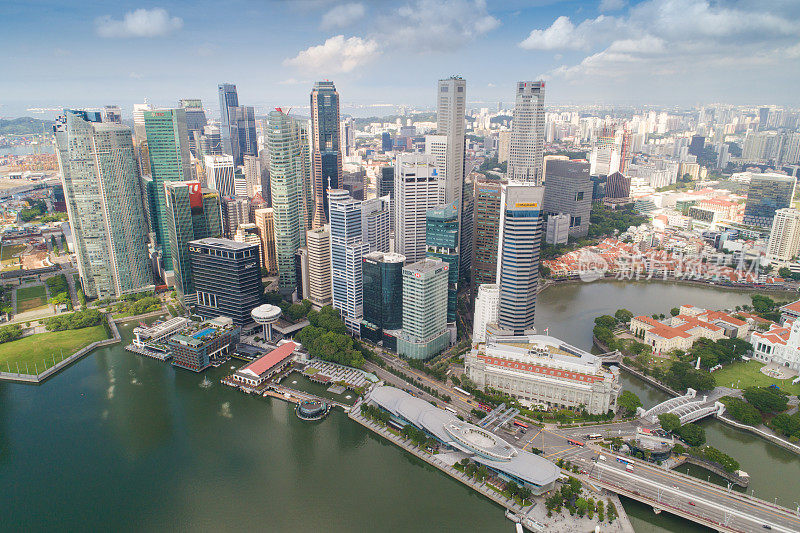 鸟瞰图新加坡天际线和滨海湾全景，码头是新加坡的经济中心，这里有新加坡中心的所有建筑