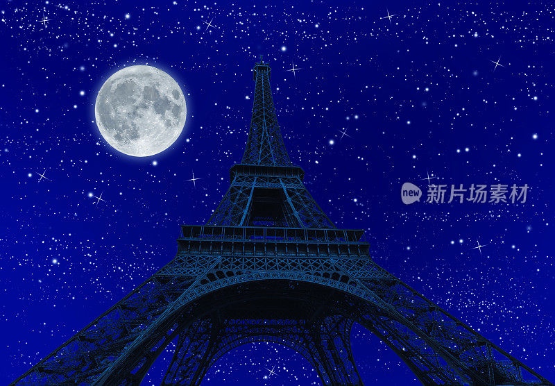 在月圆之夜参观埃菲尔铁塔