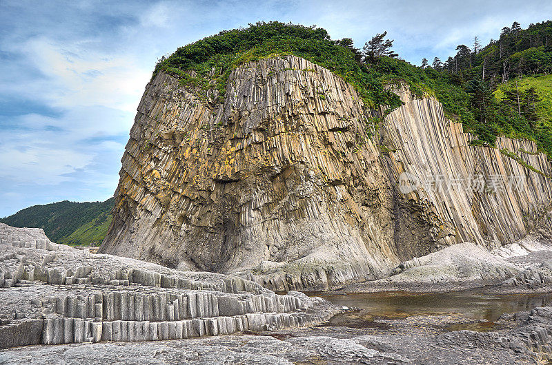 岩石海岸，火山岩层，国后岛，斯托尔布查蒂角