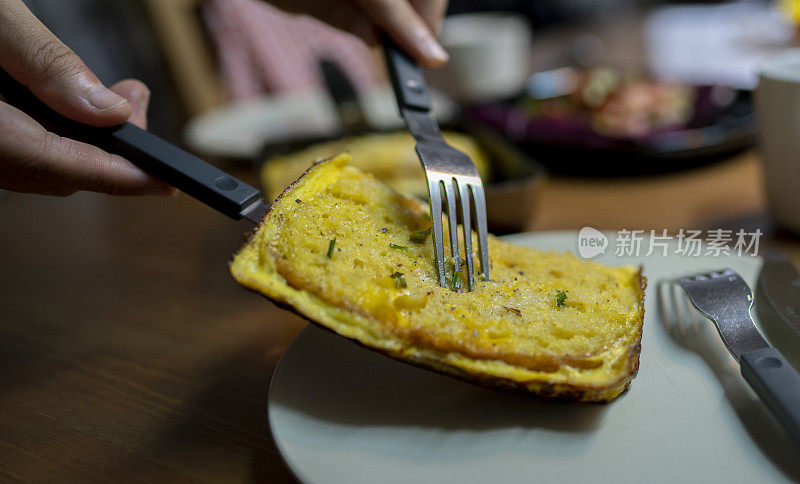 自制健康早餐:煎吐司煎蛋卷