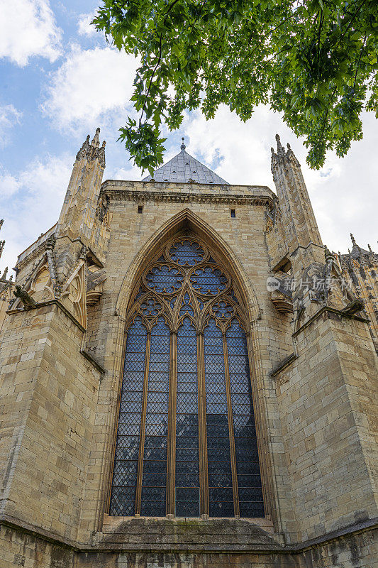 英国约克大教堂教堂的彩色玻璃窗。