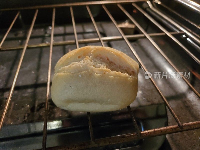 烤箱烤晚餐面包