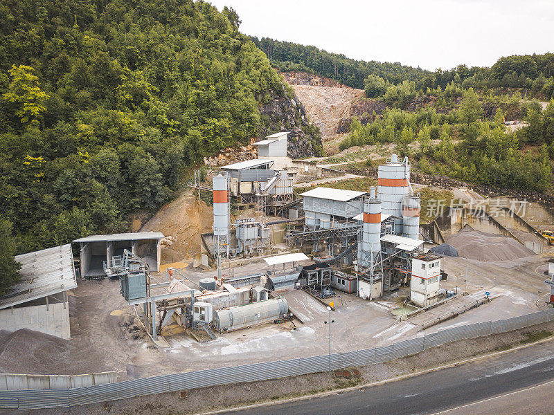 矿山厂前露天采石场