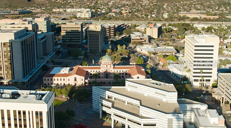 图森市中心鸟瞰图，亚利桑那州和游客中心