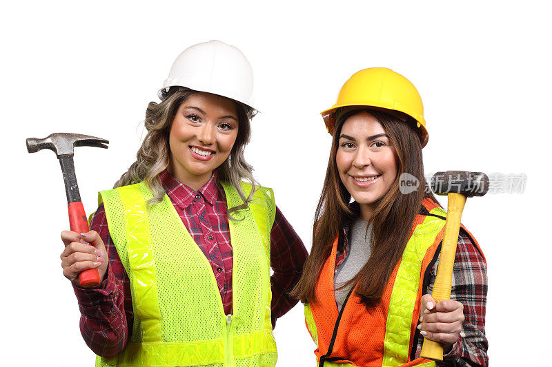 亚裔和西班牙裔女性建筑工人在白人