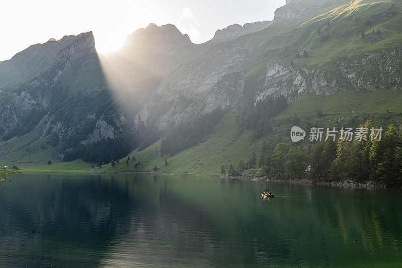 壮观的湖泊和山峰在阿彭策尔，瑞士