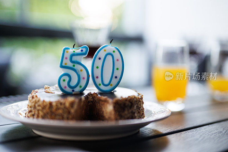 美味的小蛋糕，50号生日蜡烛