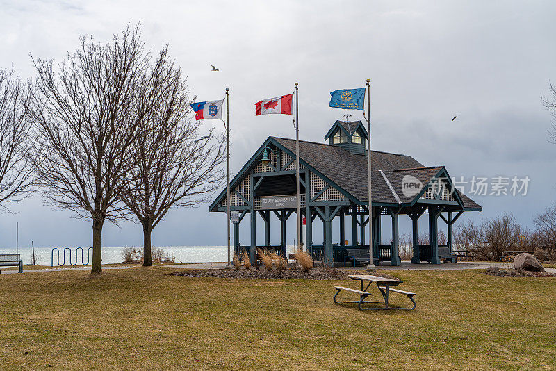 扶轮日出湖公园和惠特比港灯塔，安大略，加拿大