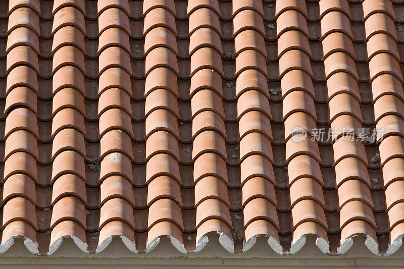 西班牙老屋顶瓦片的特写